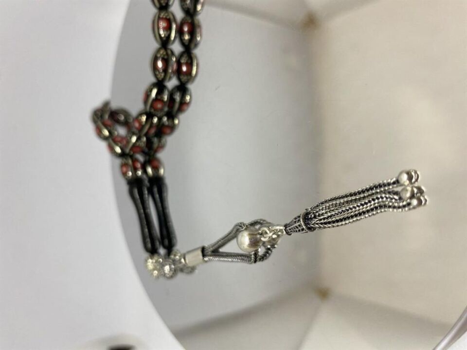 Tesbih TSBH0149HK 925 Ayar Gümüş Püsküllü Gümüş-Mercan İşlemeli Beyzi Kesim Usta El İşçilikli Erzurum Oltu Tesbih