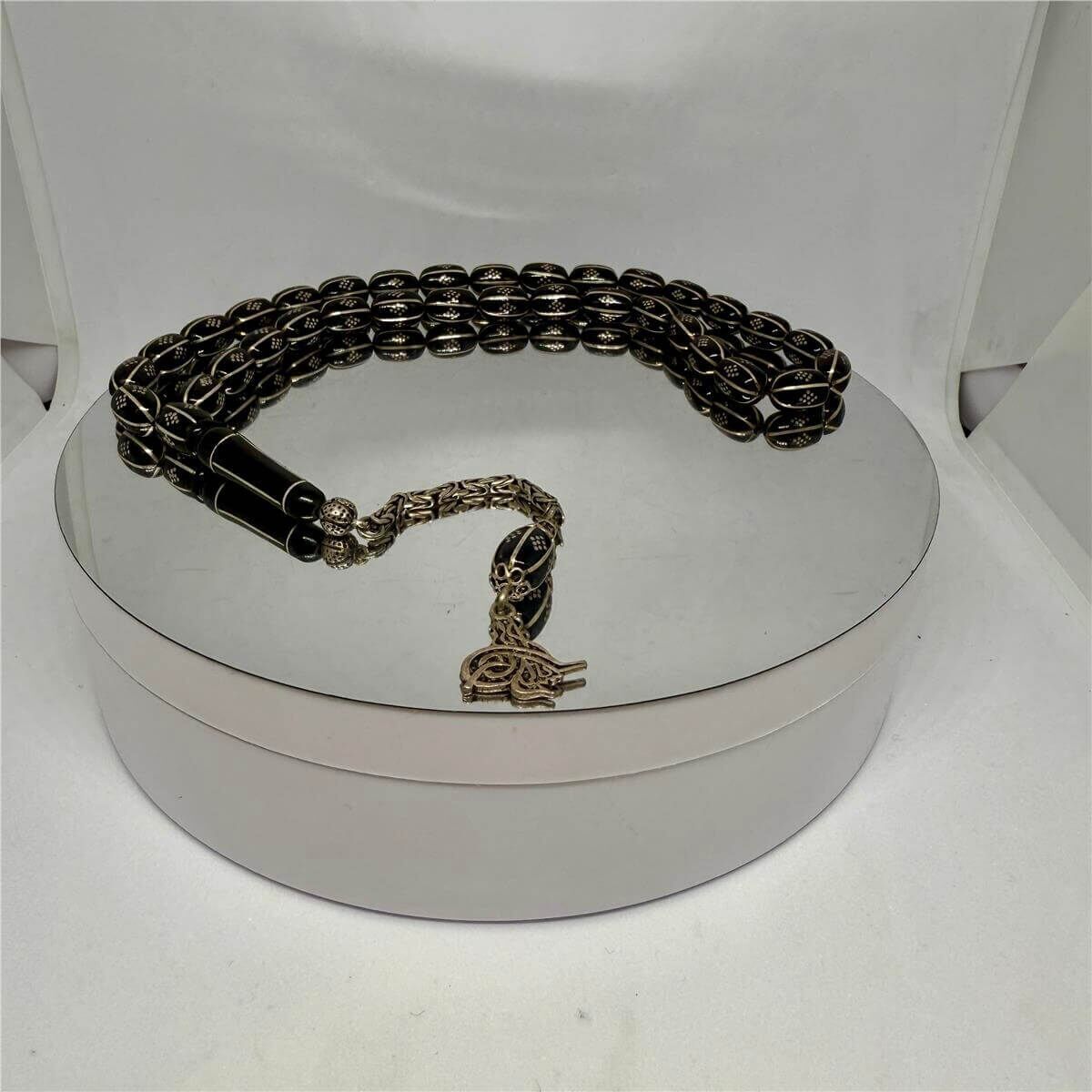 Tesbih TSBH0234BC 925 Ayar Tuğra Gümüş Püsküllü Gümüş İşlemeli Kapsül Kesim Usta El İşçilikli Erzurum Oltu Tesbih