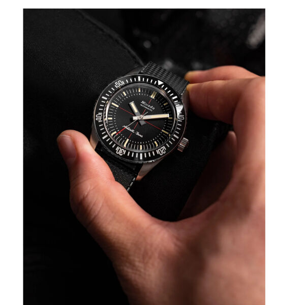 Nivada Grenchen Antarctic Diver No-Date 32044A01 Kol Saati