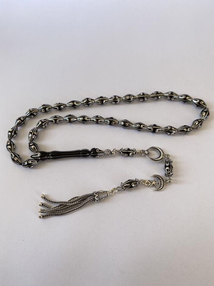 Tesbih TSBH0267BC 1000 Ayar Gümüş Püsküllü Gümüş Oyma İşlemeli Özel Kesim Nakkaş İşçilik Erzurum Oltu Taşı Tesbih