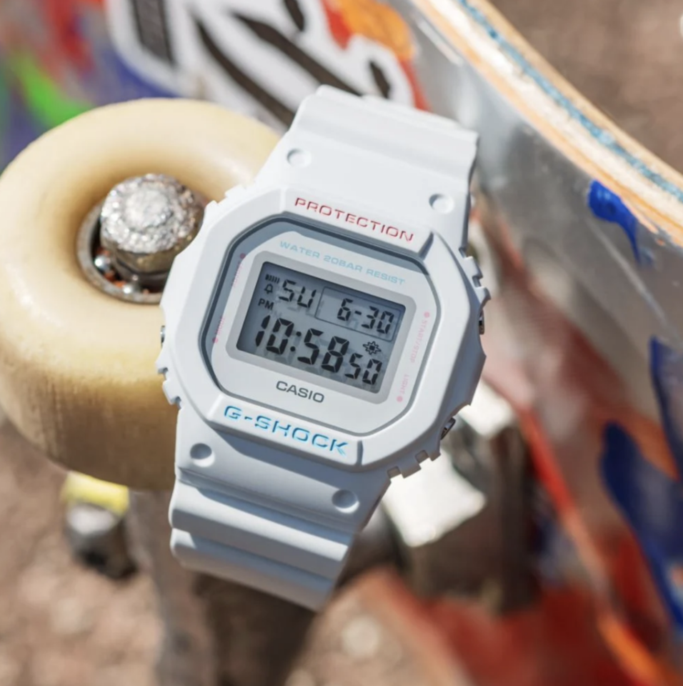 CASIO G-SHOCK DW-5600SC-8DR KOL SAATİ